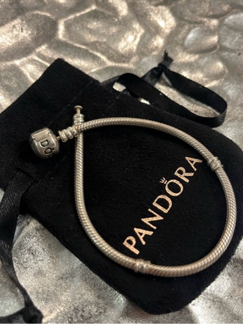 Pandora
Vintage Pandora Moments Barrel Clasp Snake Bracelet 19cm/7.5